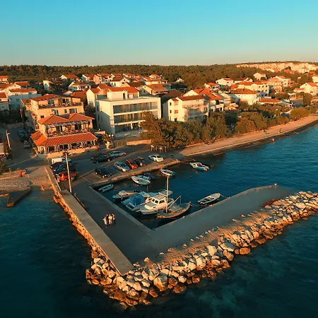 Delfin Szálloda 3*